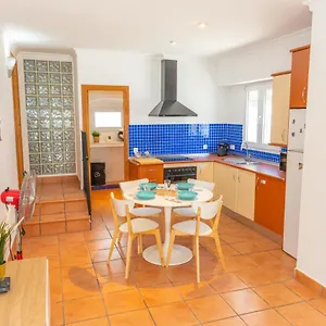 https://genial-apartamento-en-paseo-fluvial-a-4-min-de-la-playa.es-andalucia.com