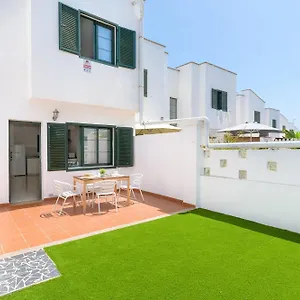 https://villa-montserrat-de-playa-blanca.in-canary-islands.com